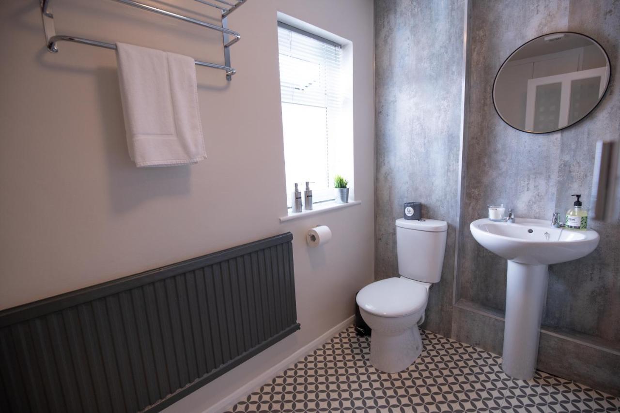 Saltbox Properties- Large!! 3 Bed, 3 Bath House, Parking, Fast Wifi, Town Centre Location! Sleeps 6 Ashby-de-la-Zouch Zewnętrze zdjęcie